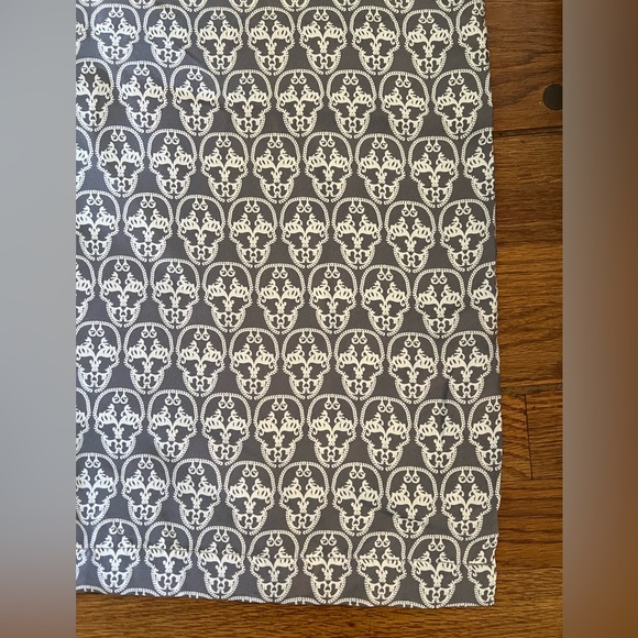 Another Rare Thomas Wylde find! Grey and white henna skull silk twill textile - Picture 3 of 6